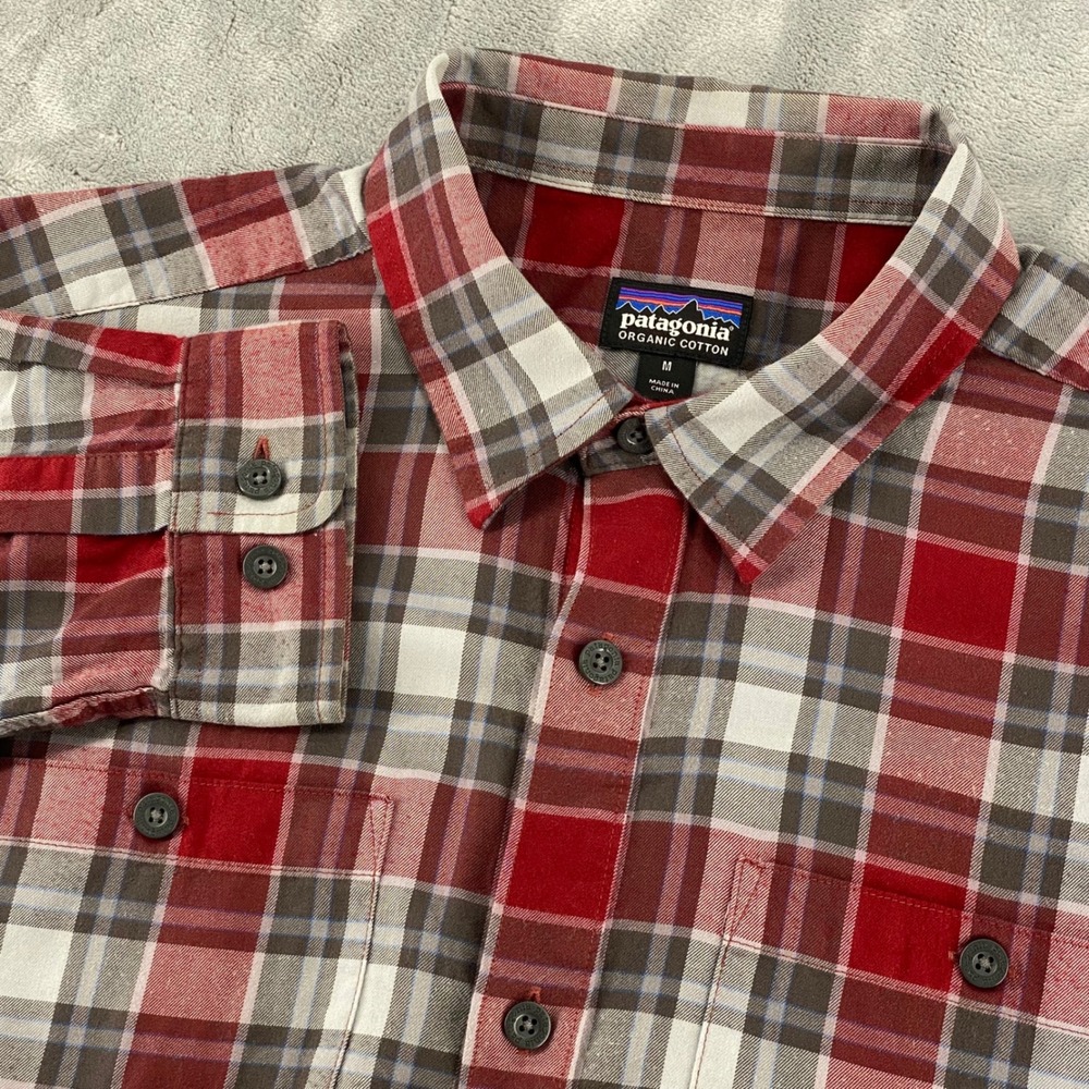 Patagonia Shirt Mens Medium Long Sleeve Red Plaid Light Weight Flannel ButtonUp